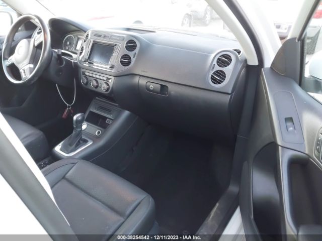 Photo 4 VIN: WVGAV7AX0HK003972 - VOLKSWAGEN TIGUAN 