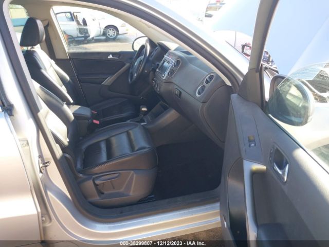 Photo 4 VIN: WVGAV7AX1AW504304 - VOLKSWAGEN TIGUAN 