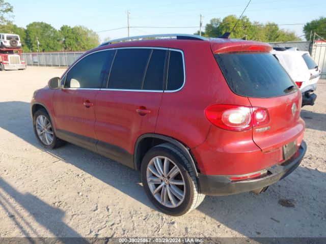 Photo 2 VIN: WVGAV7AX1AW504805 - VOLKSWAGEN TIGUAN 