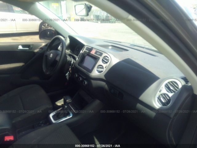 Photo 4 VIN: WVGAV7AX1AW514377 - VOLKSWAGEN TIGUAN 