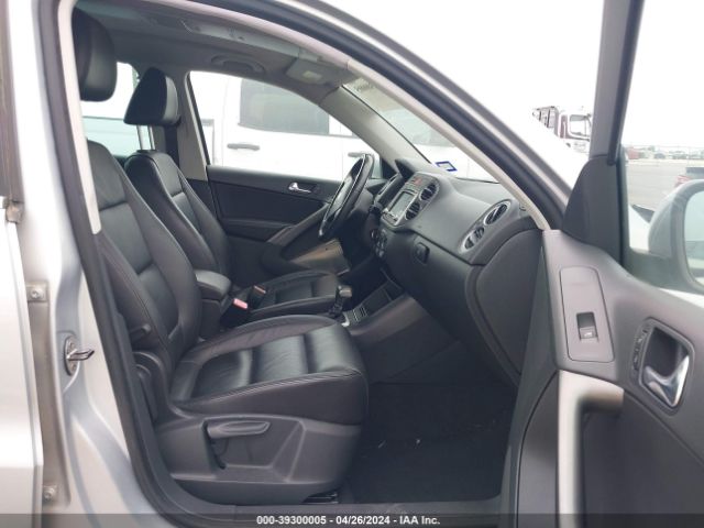 Photo 4 VIN: WVGAV7AX2AW503307 - VOLKSWAGEN TIGUAN 