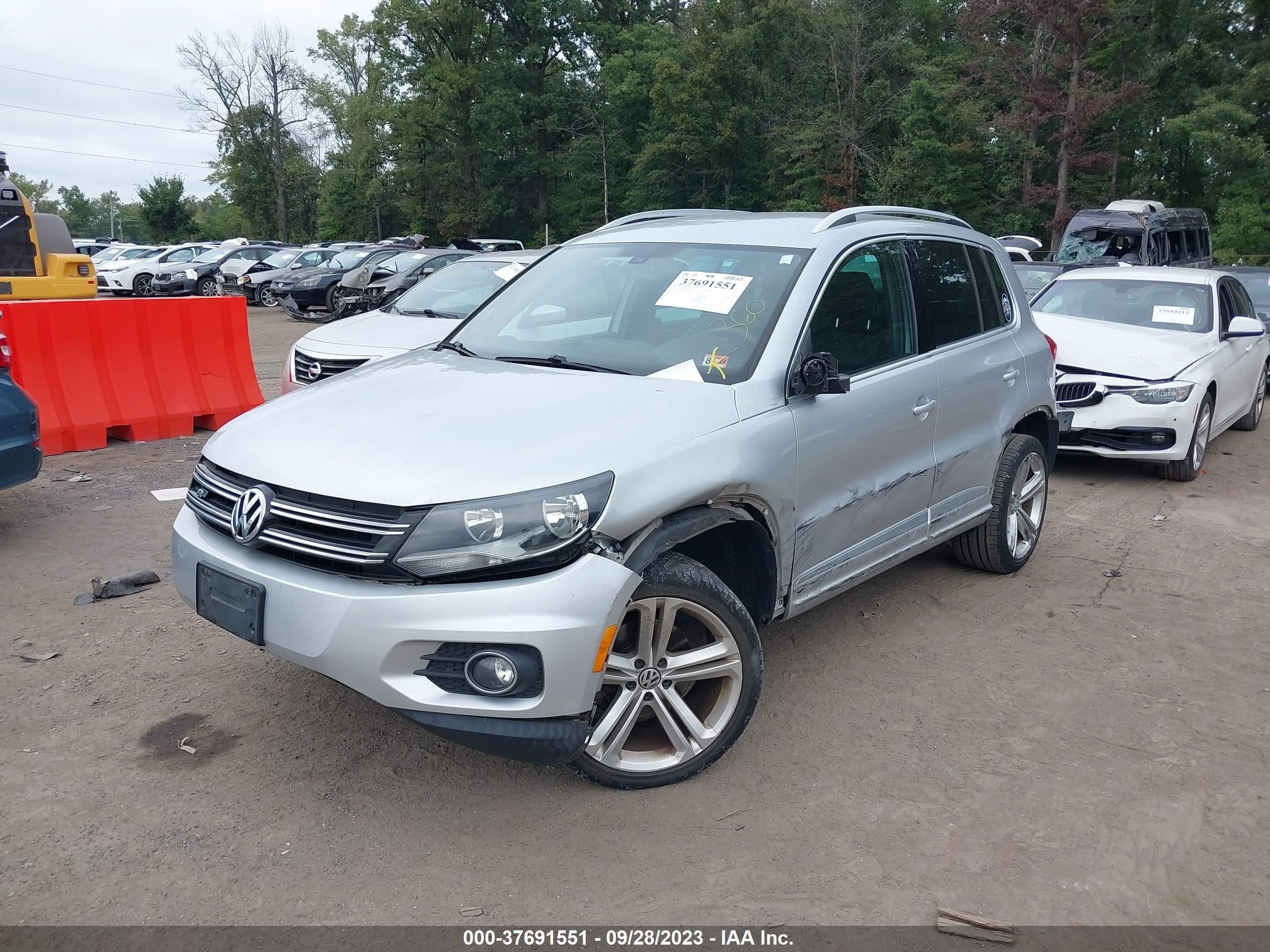 Photo 1 VIN: WVGAV7AX2GW085193 - VOLKSWAGEN TIGUAN 