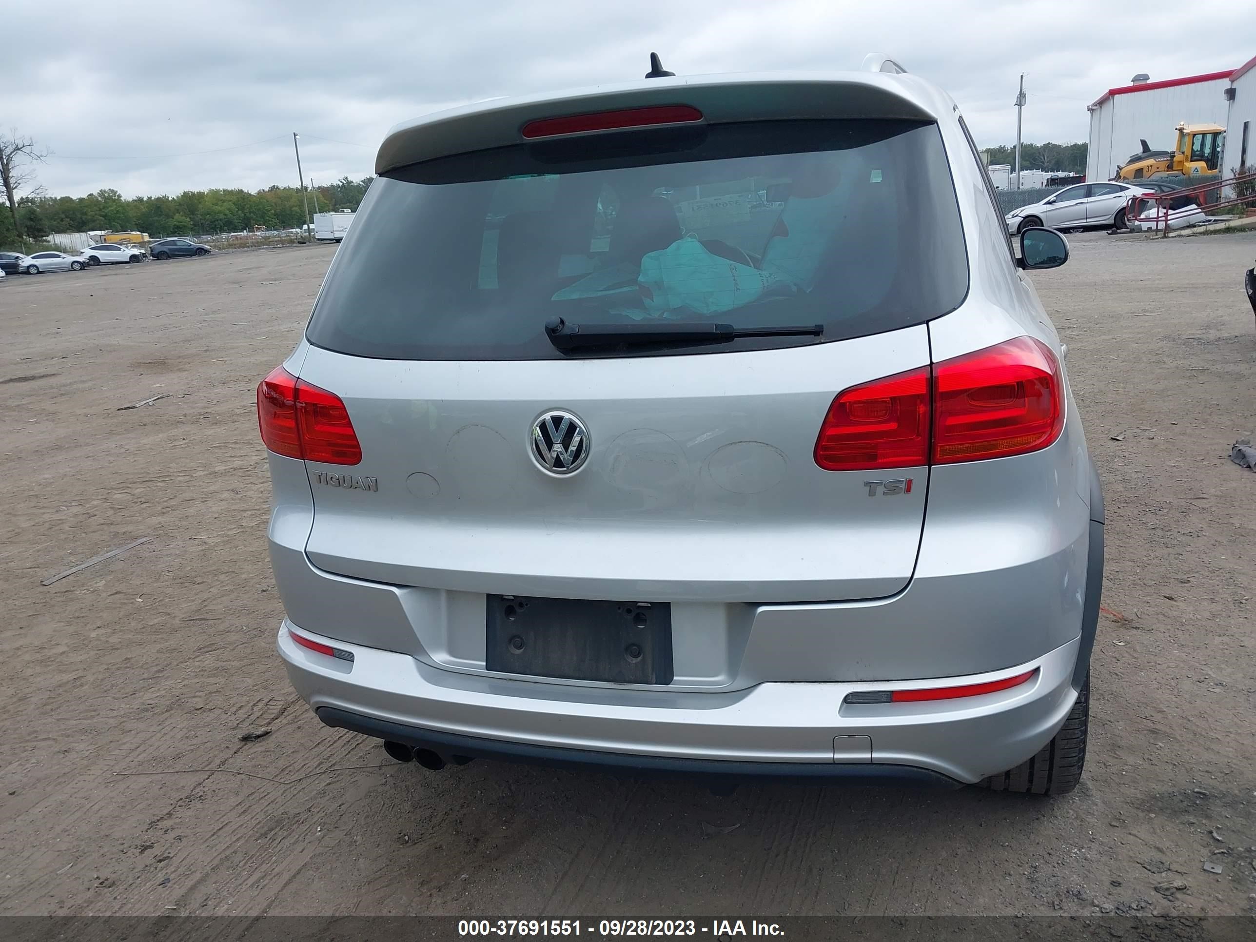 Photo 15 VIN: WVGAV7AX2GW085193 - VOLKSWAGEN TIGUAN 