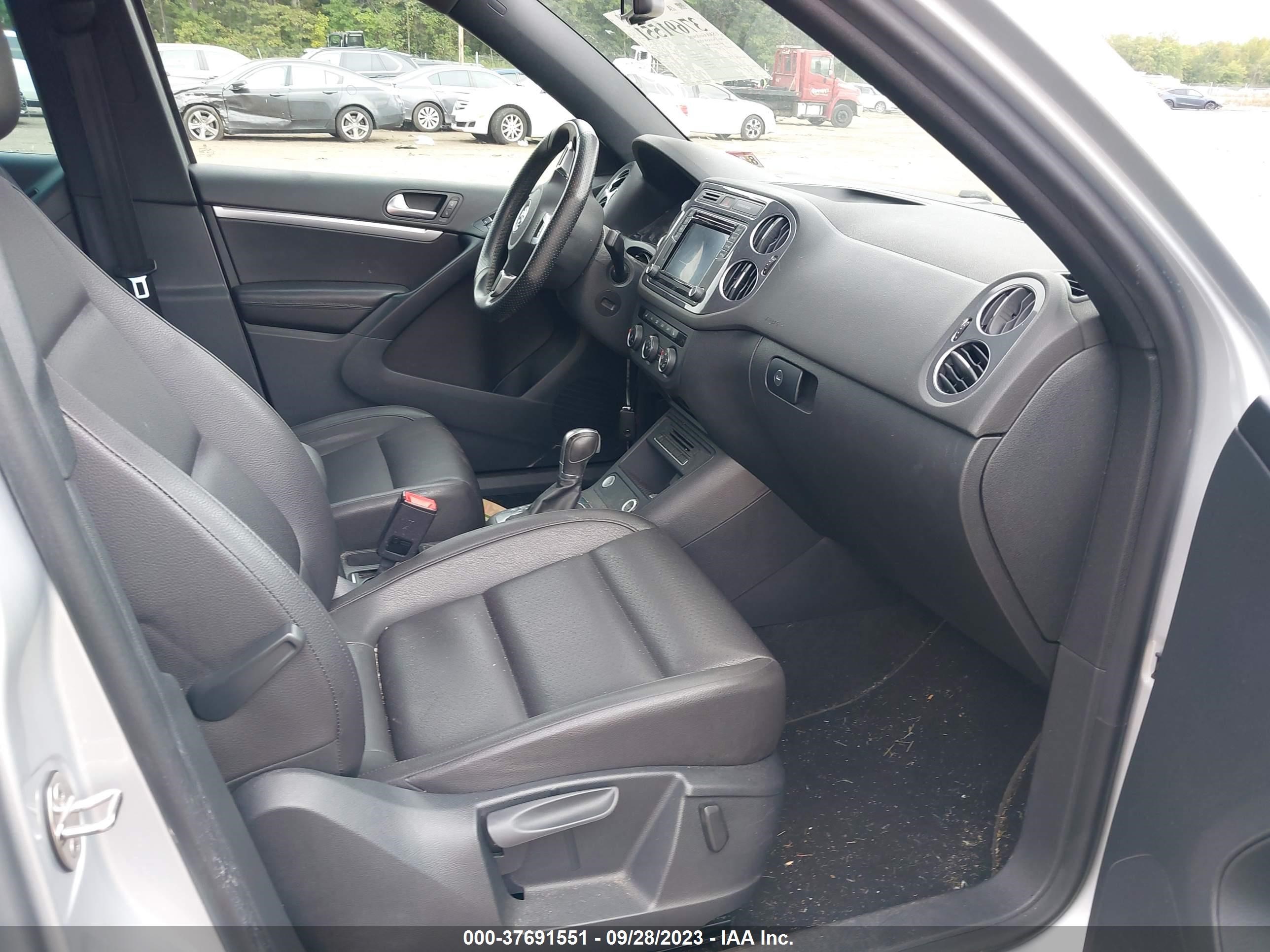 Photo 4 VIN: WVGAV7AX2GW085193 - VOLKSWAGEN TIGUAN 