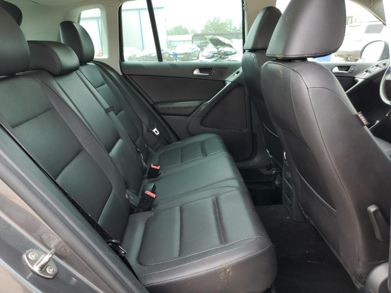 Photo 10 VIN: WVGAV7AX2GW563676 - VOLKSWAGEN TIGUAN 