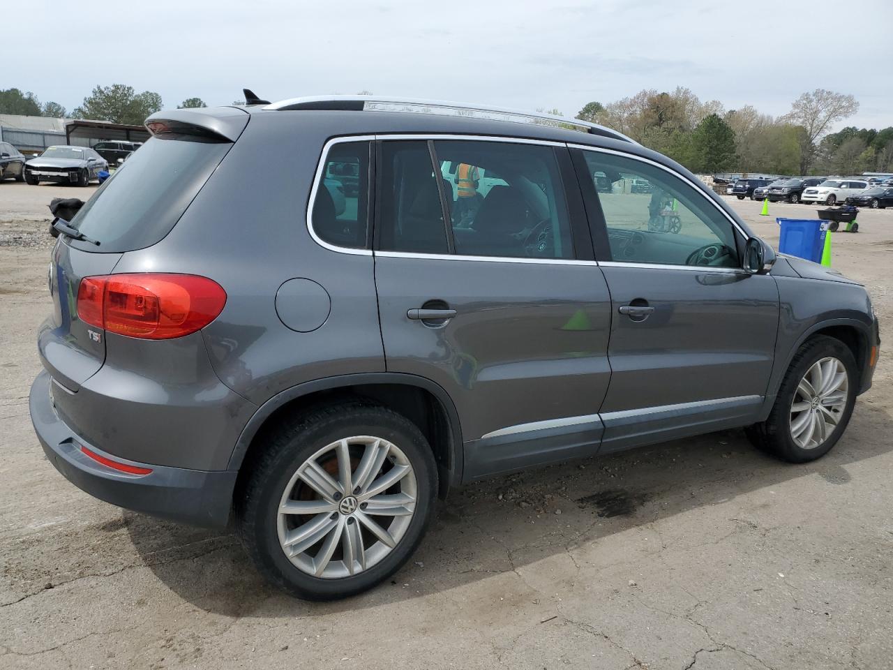 Photo 2 VIN: WVGAV7AX2GW563676 - VOLKSWAGEN TIGUAN 