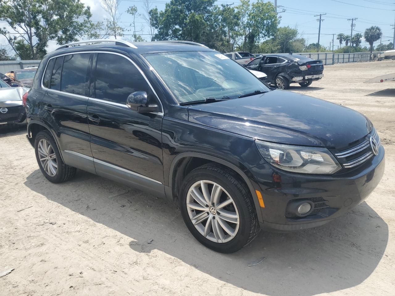 Photo 3 VIN: WVGAV7AX2GW575617 - VOLKSWAGEN TIGUAN 