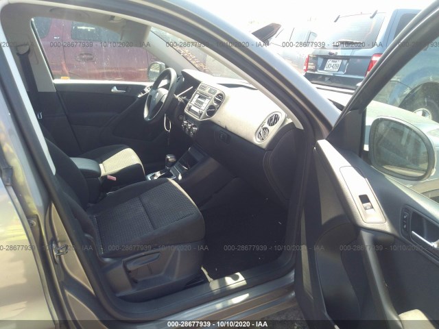 Photo 4 VIN: WVGAV7AX3AW527454 - VOLKSWAGEN TIGUAN 