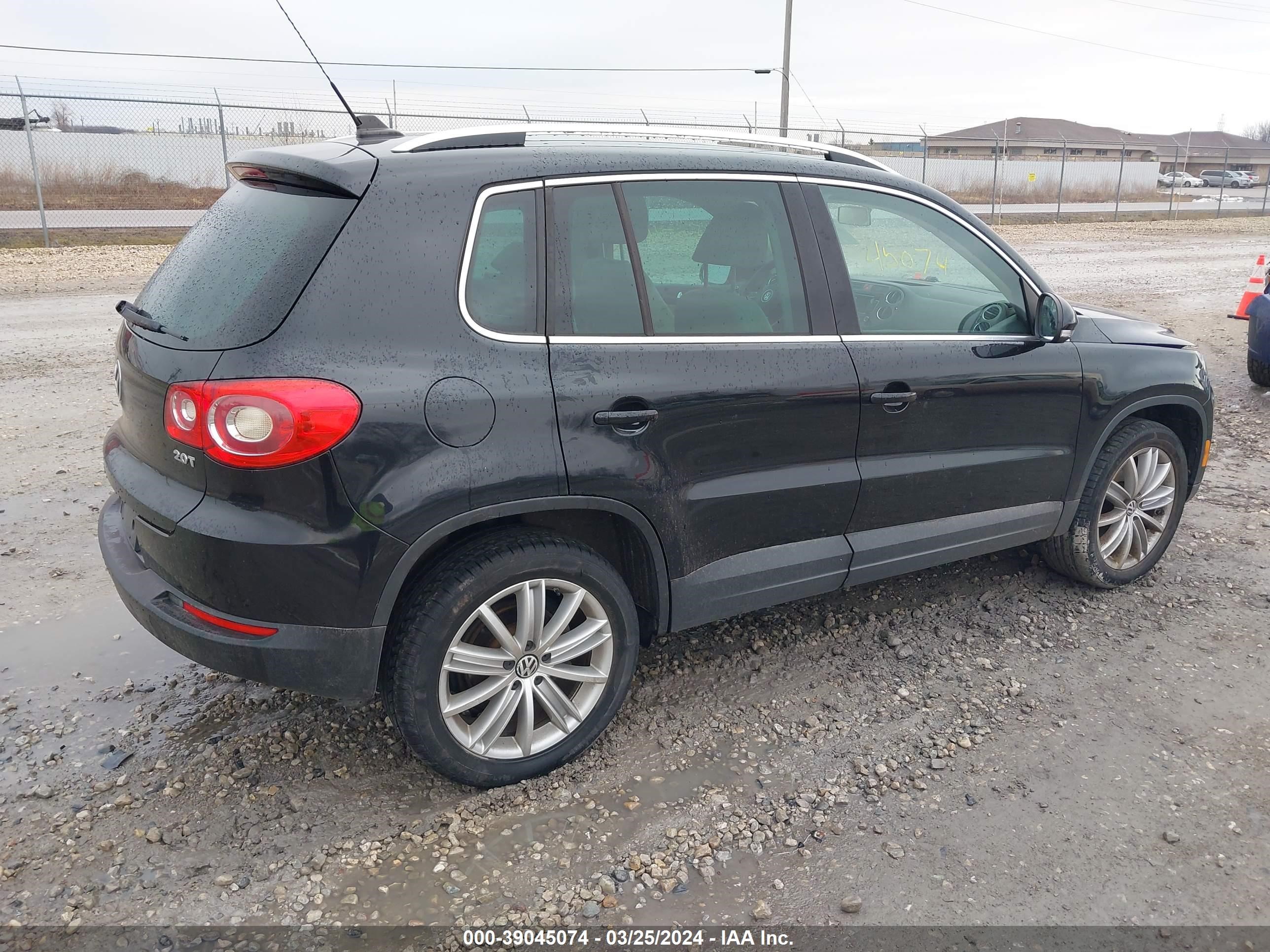 Photo 3 VIN: WVGAV7AX4BW521065 - VOLKSWAGEN TIGUAN 