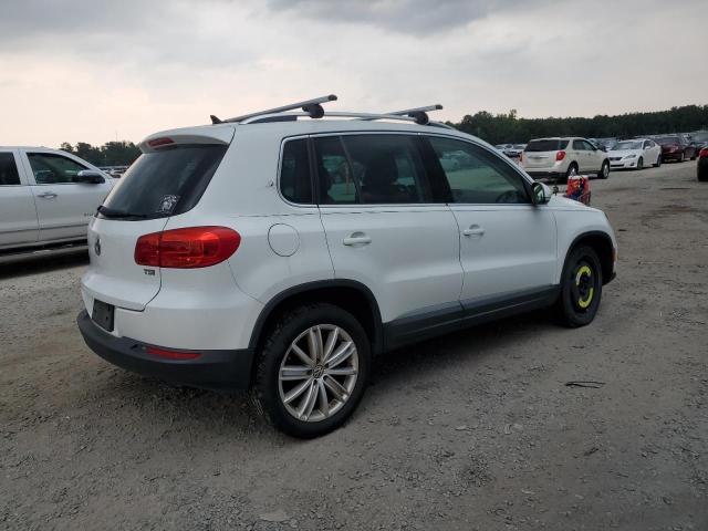 Photo 2 VIN: WVGAV7AX4GW527553 - VOLKSWAGEN TIGUAN 