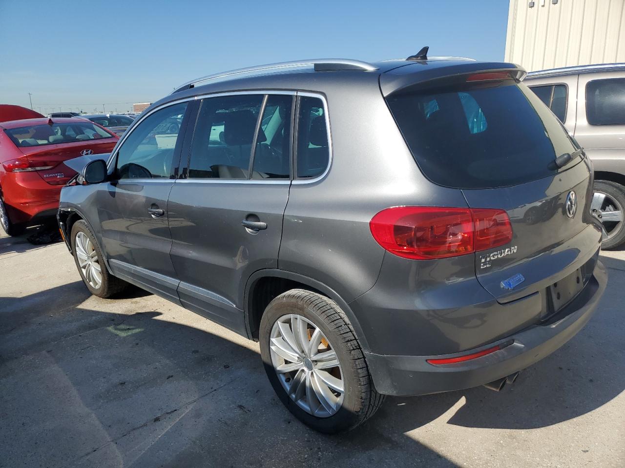 Photo 1 VIN: WVGAV7AX5GW576664 - VOLKSWAGEN TIGUAN 