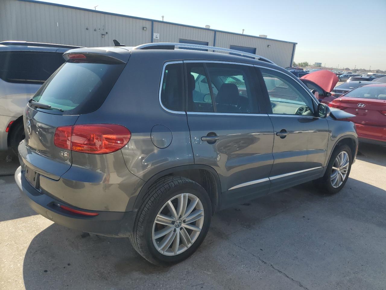 Photo 2 VIN: WVGAV7AX5GW576664 - VOLKSWAGEN TIGUAN 