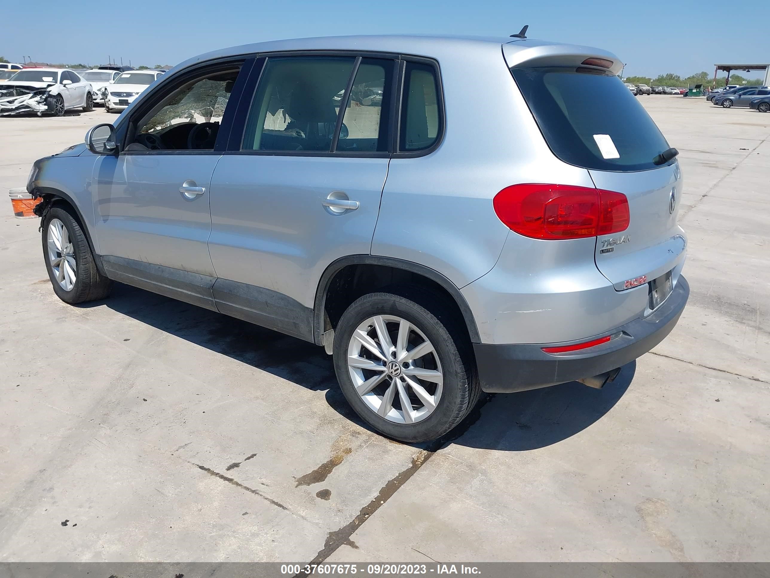 Photo 2 VIN: WVGAV7AX5HK046333 - VOLKSWAGEN TIGUAN 