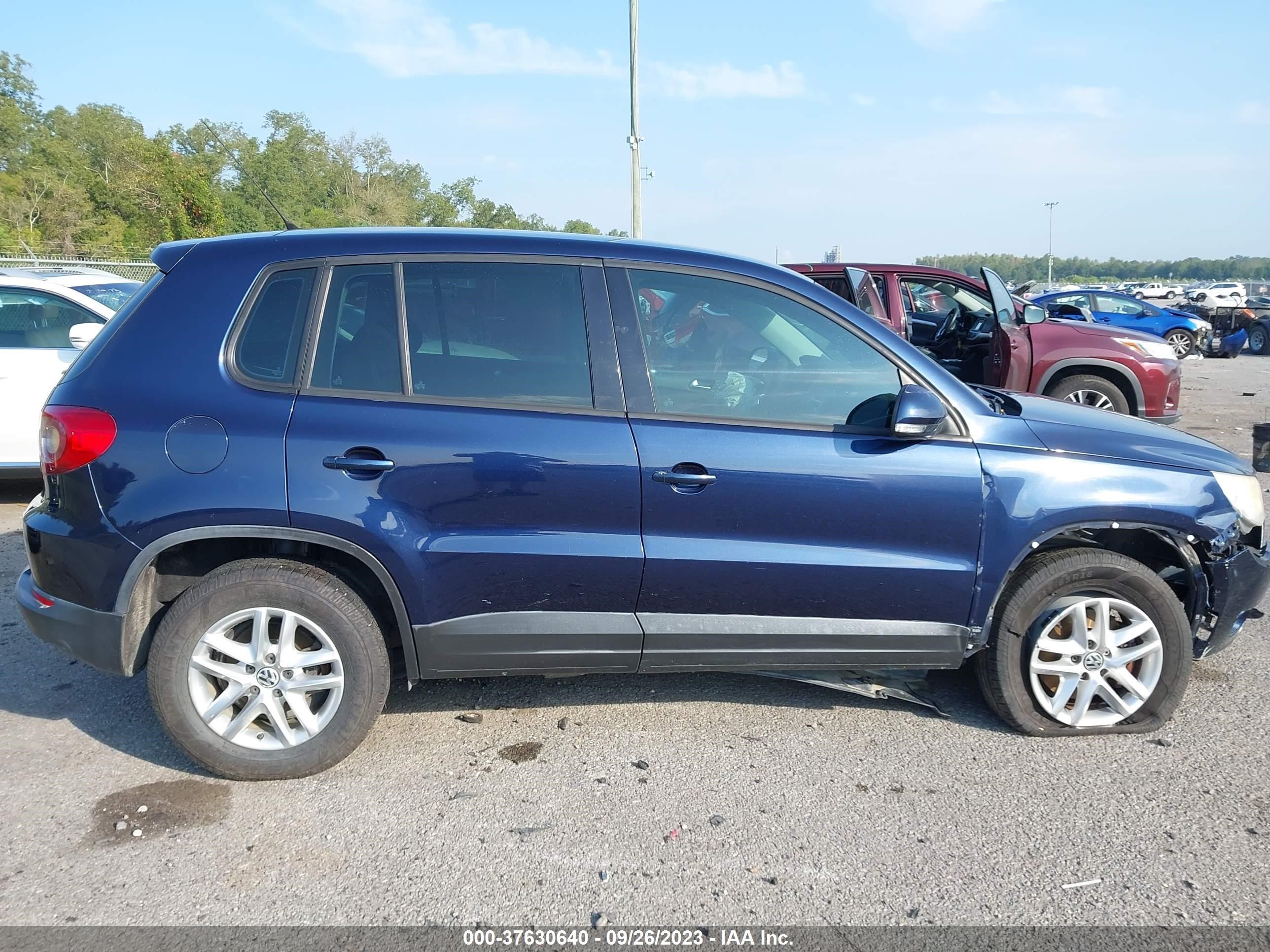 Photo 12 VIN: WVGAV7AX7BW501005 - VOLKSWAGEN TIGUAN 