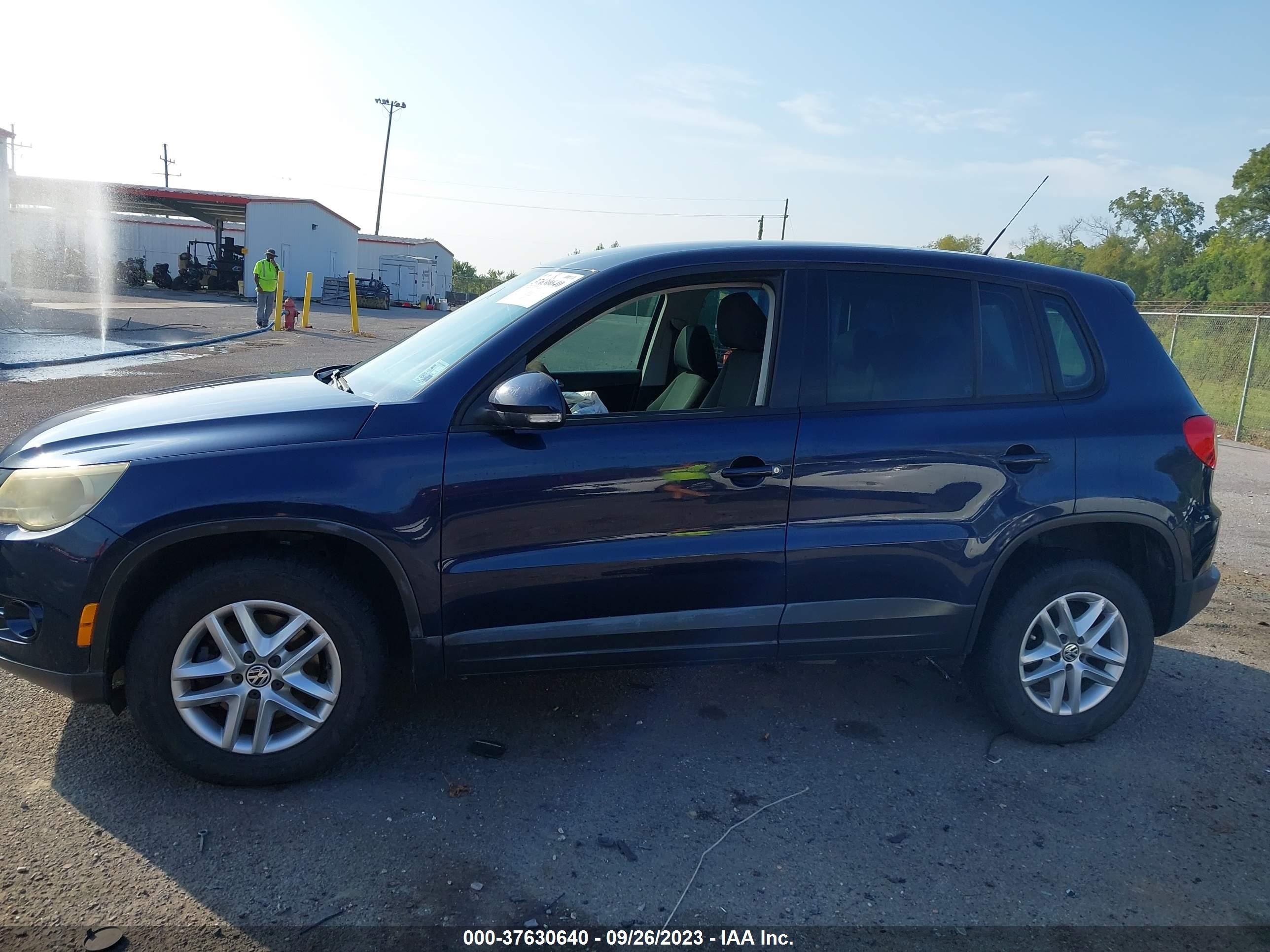 Photo 13 VIN: WVGAV7AX7BW501005 - VOLKSWAGEN TIGUAN 