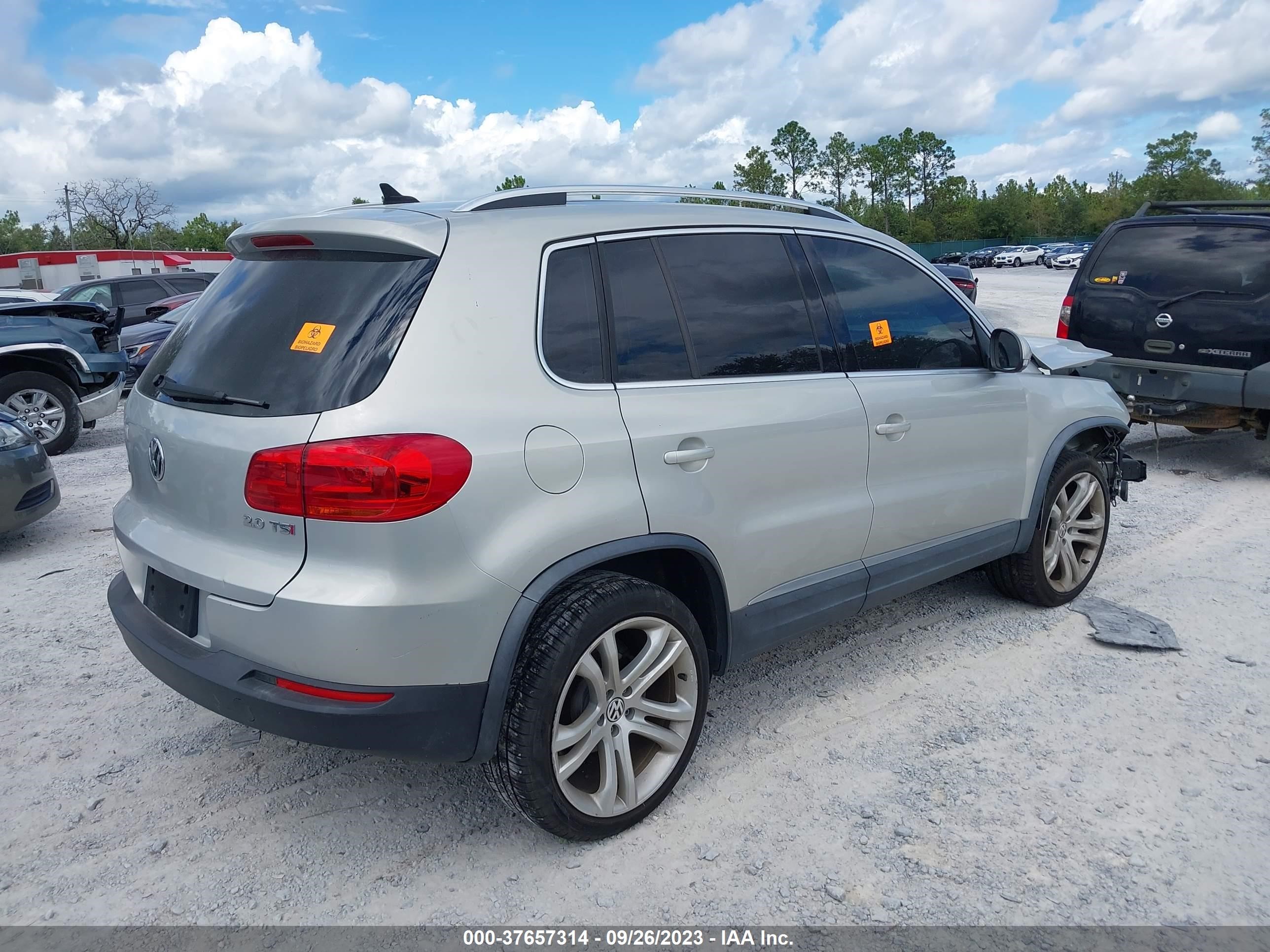 Photo 3 VIN: WVGAV7AX7CW001847 - VOLKSWAGEN TIGUAN 