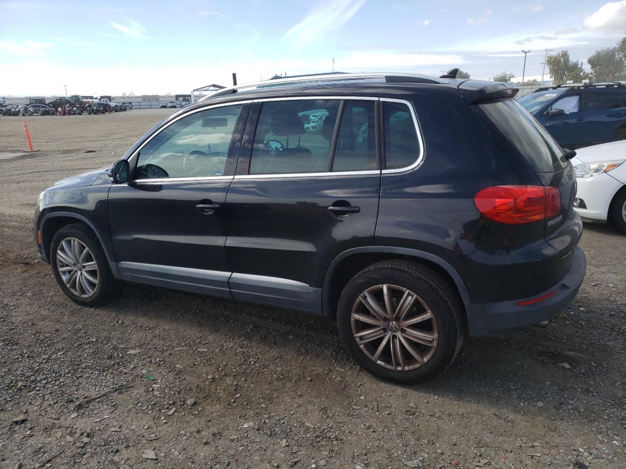 Photo 1 VIN: WVGAV7AX7DW555181 - VOLKSWAGEN TIGUAN 