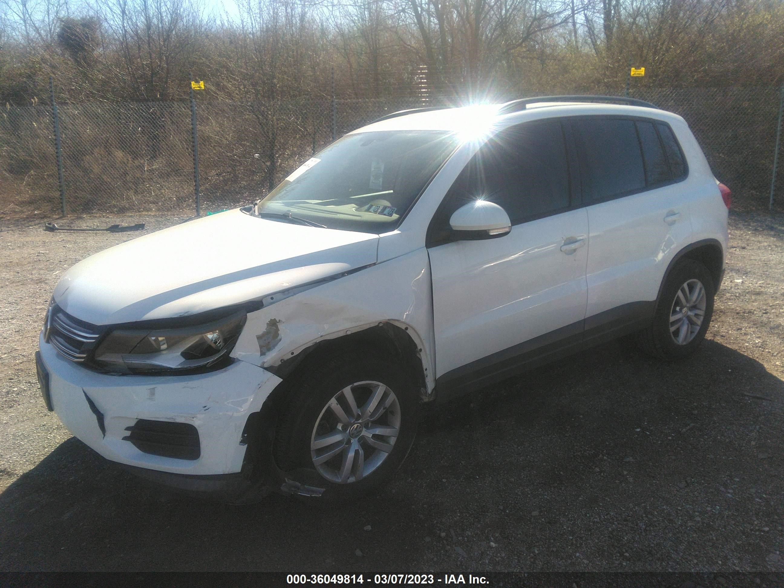 Photo 1 VIN: WVGAV7AX7GW512092 - VOLKSWAGEN TIGUAN 