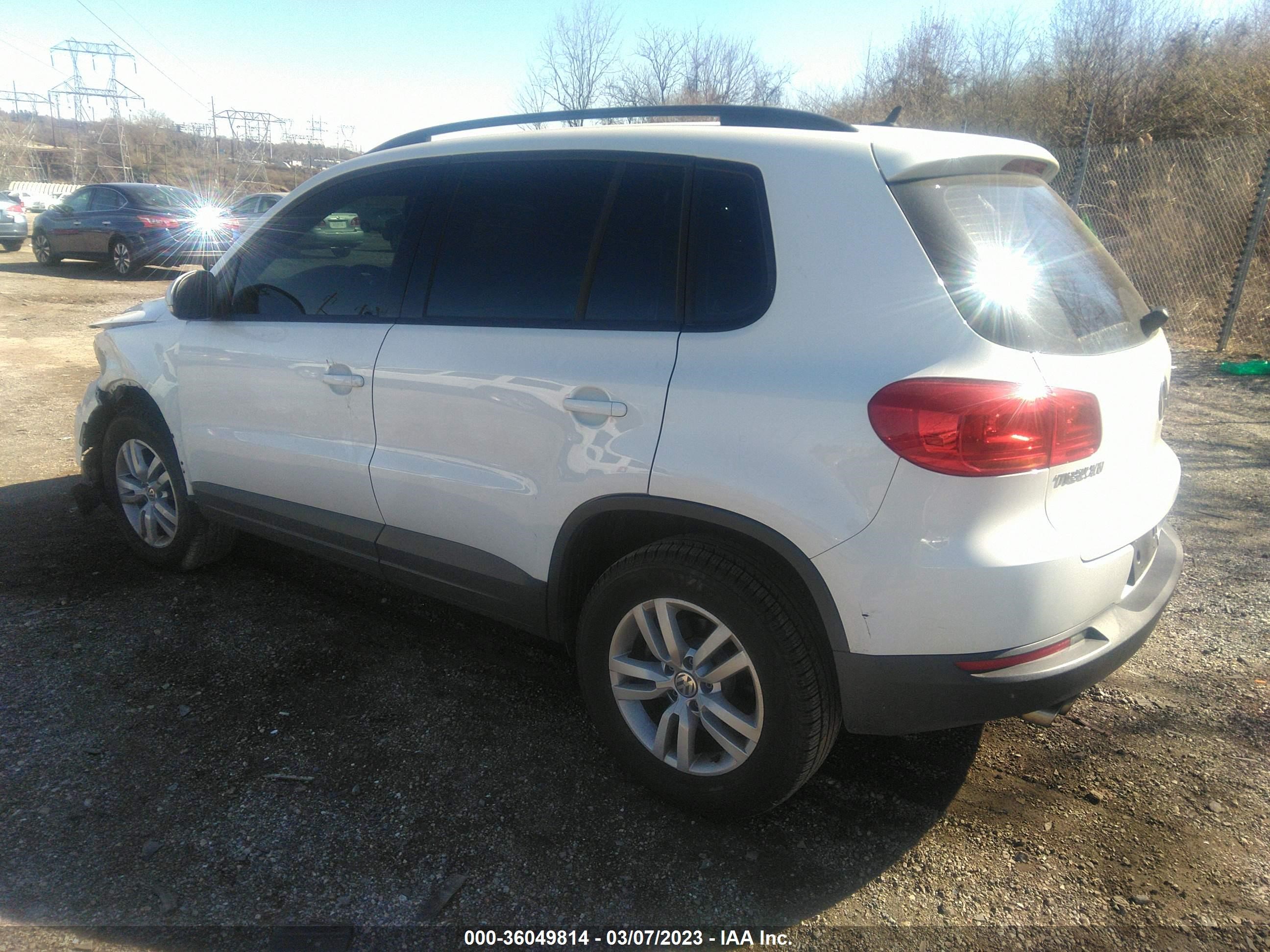 Photo 2 VIN: WVGAV7AX7GW512092 - VOLKSWAGEN TIGUAN 