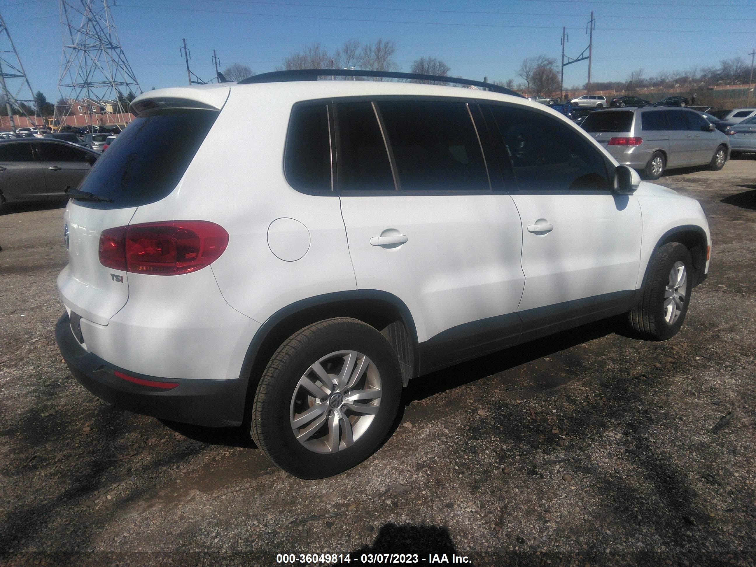 Photo 3 VIN: WVGAV7AX7GW512092 - VOLKSWAGEN TIGUAN 