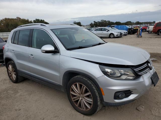 Photo 3 VIN: WVGAV7AX7GW562054 - VOLKSWAGEN TIGUAN 