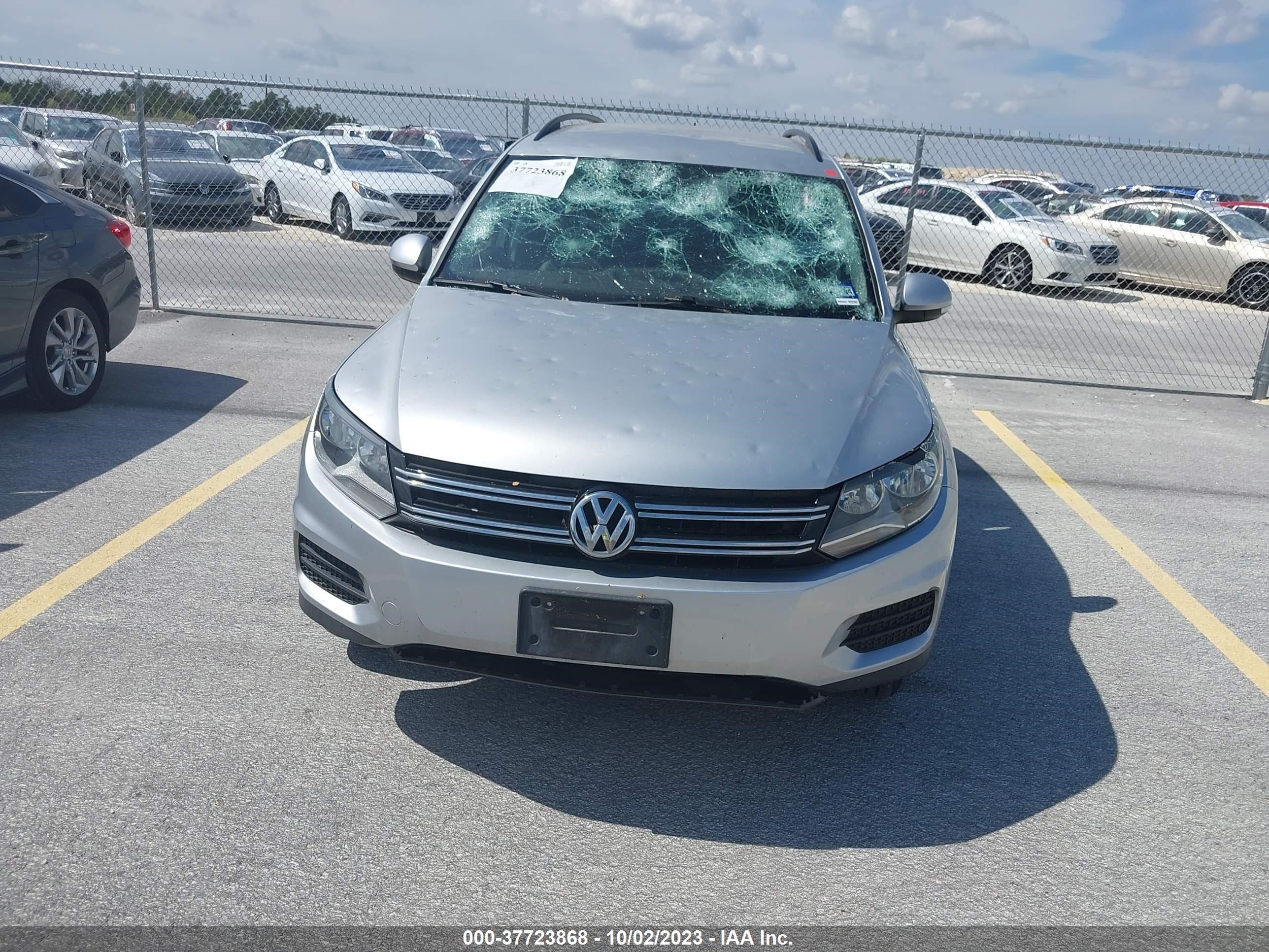 Photo 11 VIN: WVGAV7AX7GW576343 - VOLKSWAGEN TIGUAN 