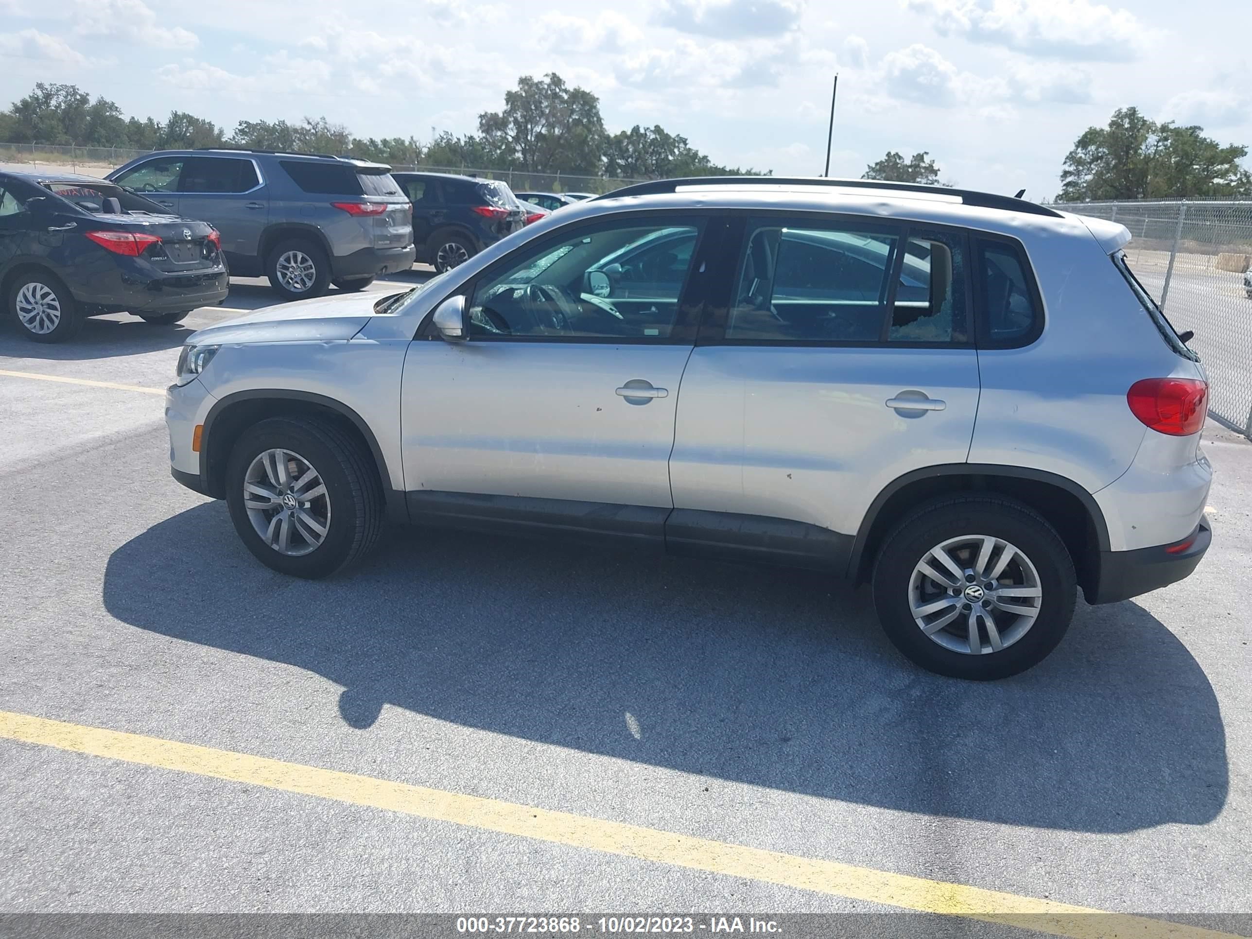 Photo 13 VIN: WVGAV7AX7GW576343 - VOLKSWAGEN TIGUAN 