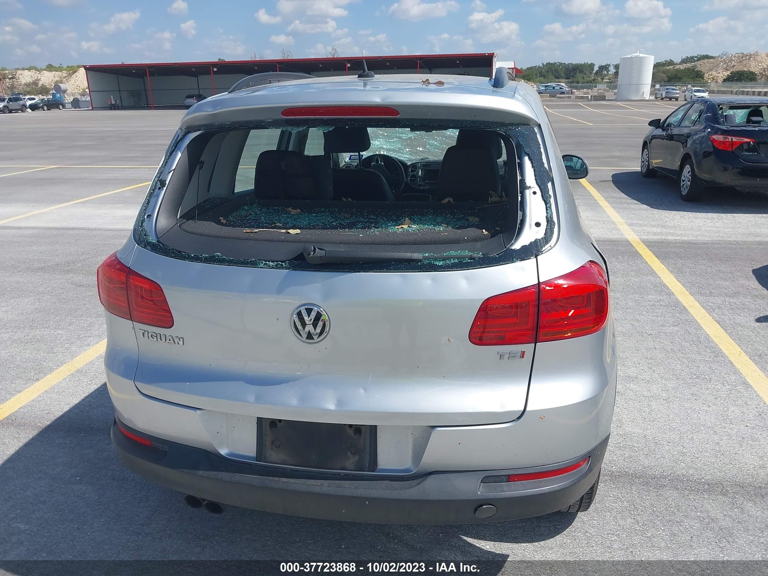 Photo 15 VIN: WVGAV7AX7GW576343 - VOLKSWAGEN TIGUAN 