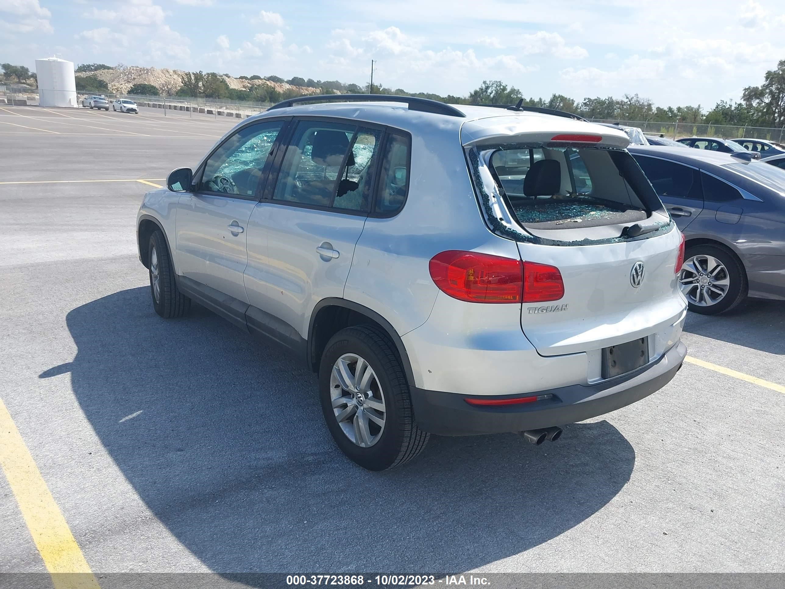 Photo 2 VIN: WVGAV7AX7GW576343 - VOLKSWAGEN TIGUAN 