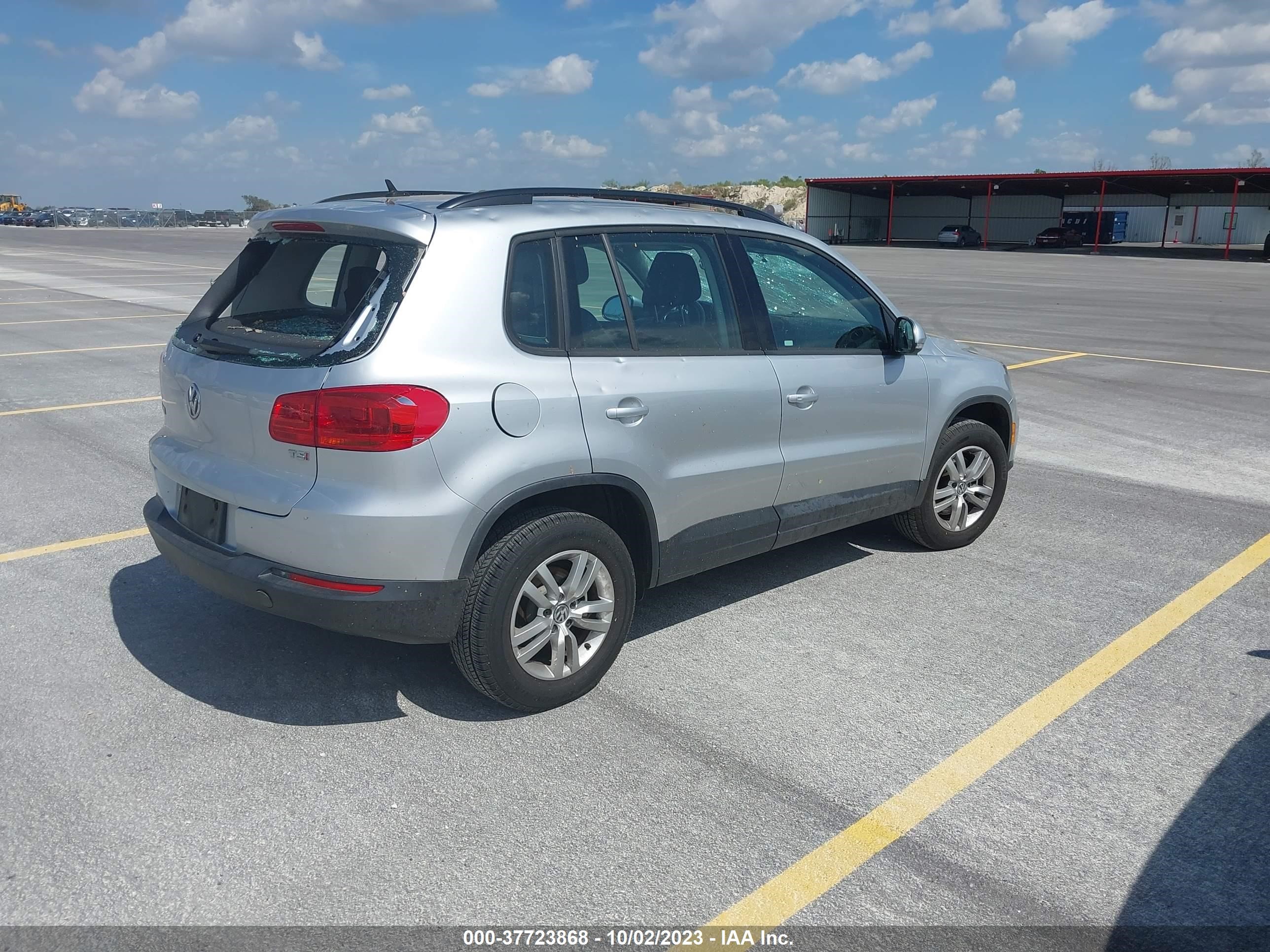 Photo 3 VIN: WVGAV7AX7GW576343 - VOLKSWAGEN TIGUAN 