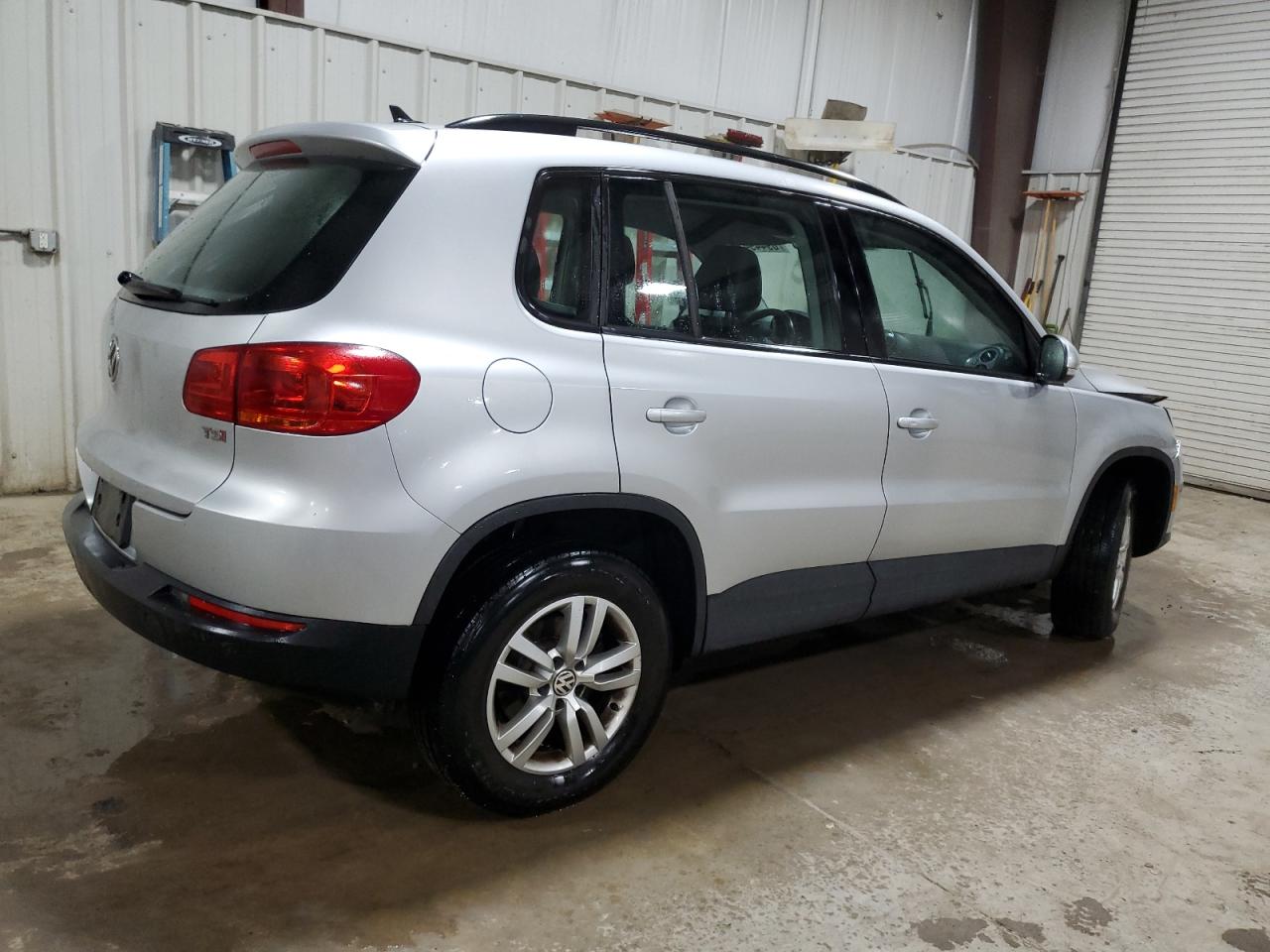 Photo 2 VIN: WVGAV7AX7HK038539 - VOLKSWAGEN TIGUAN 