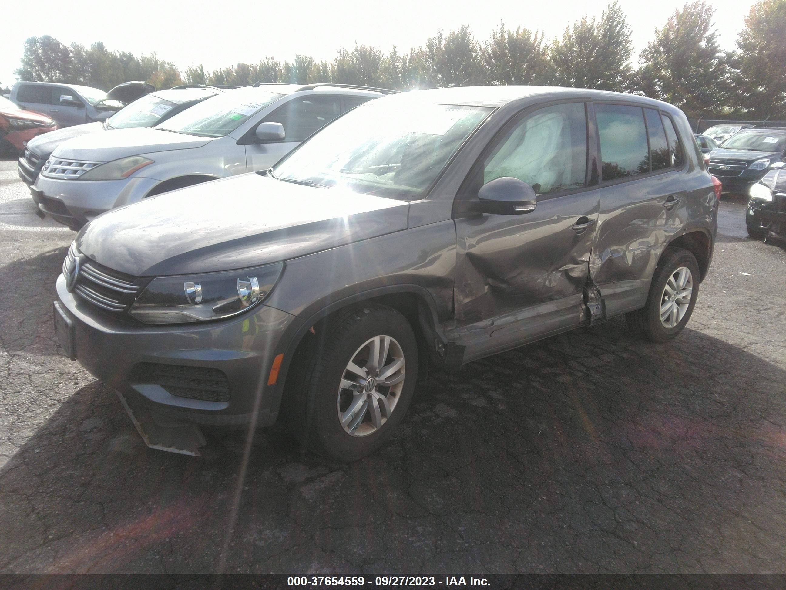 Photo 1 VIN: WVGAV7AX8CW097696 - VOLKSWAGEN TIGUAN 