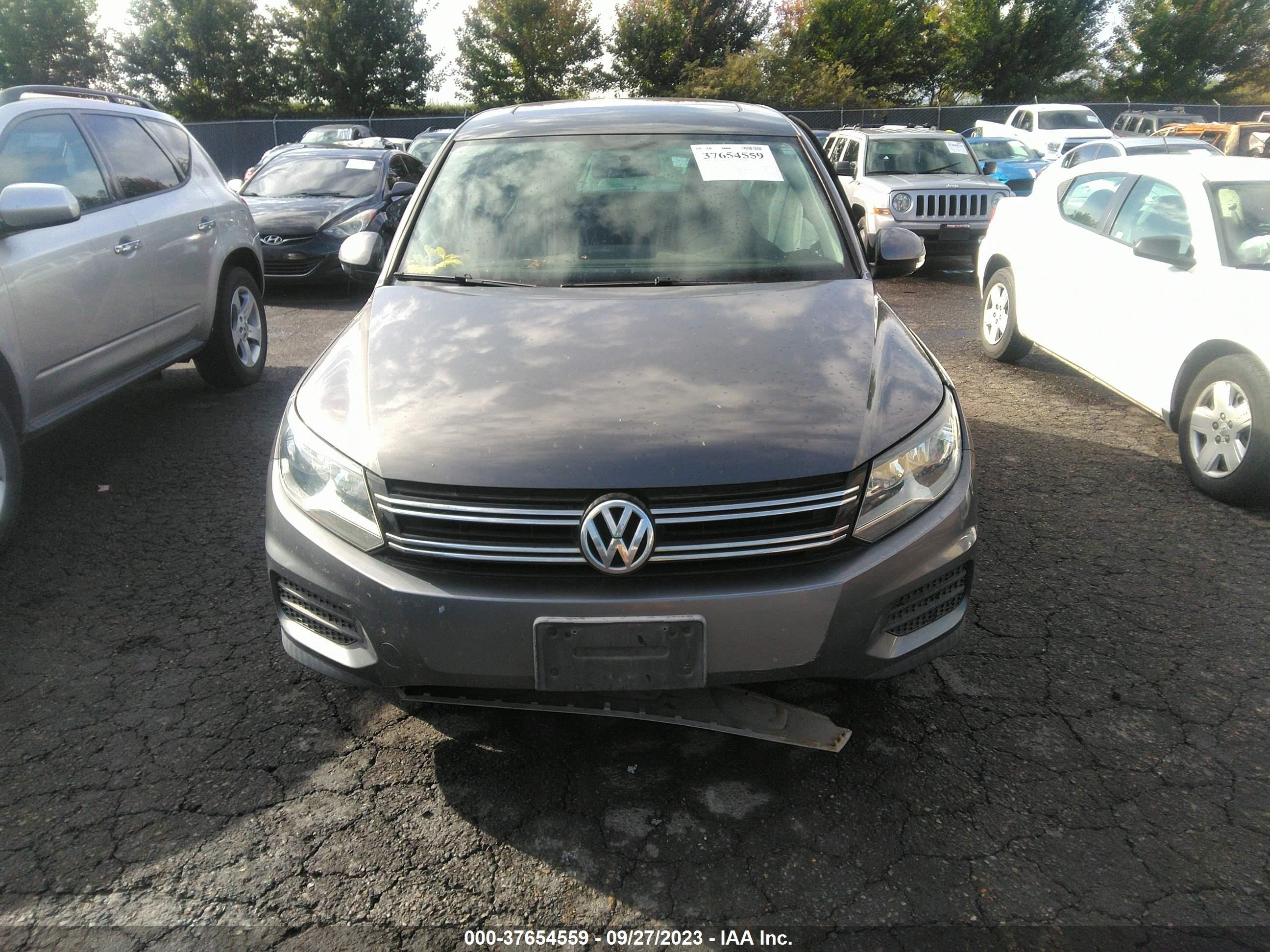 Photo 10 VIN: WVGAV7AX8CW097696 - VOLKSWAGEN TIGUAN 