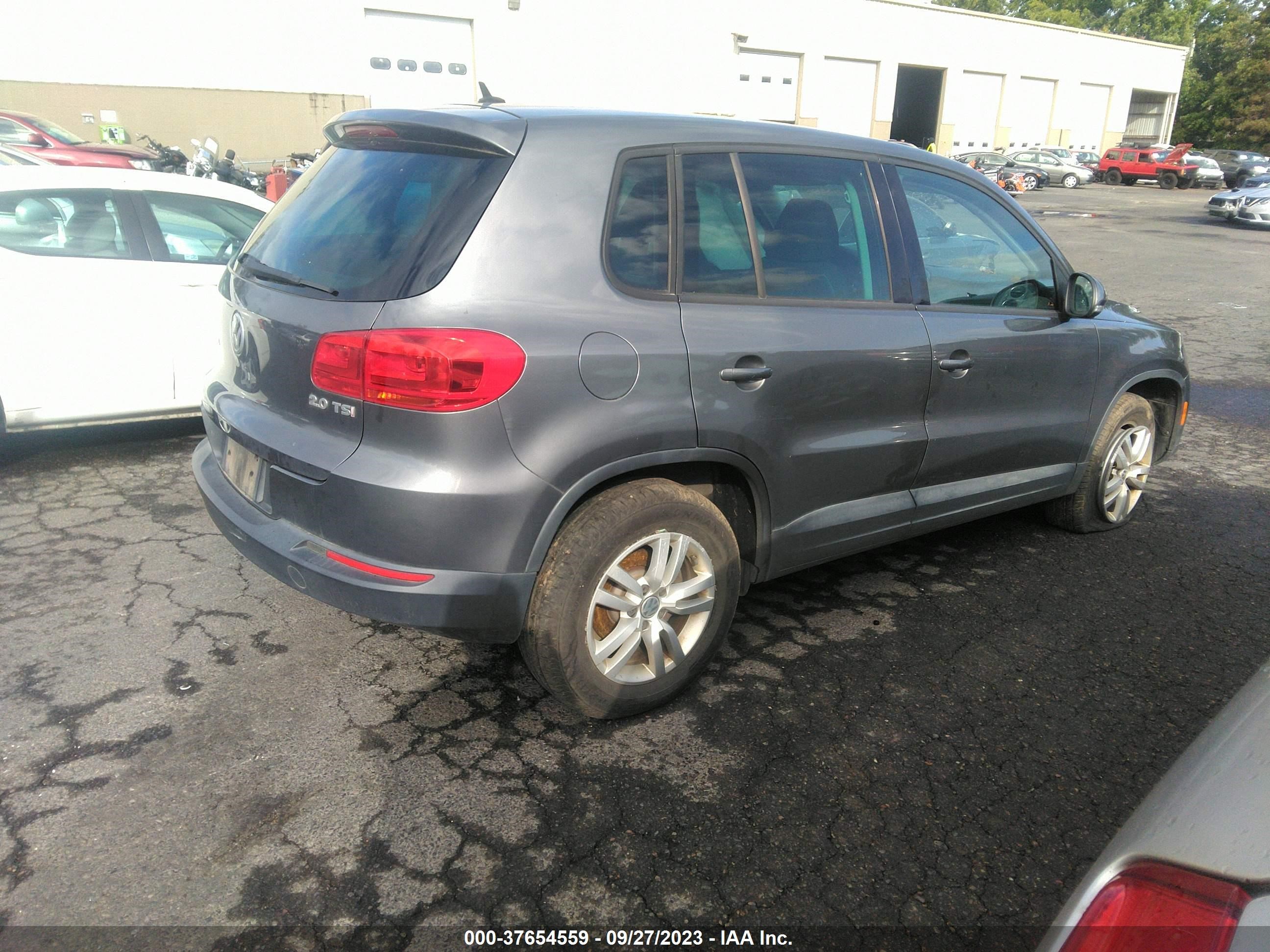 Photo 3 VIN: WVGAV7AX8CW097696 - VOLKSWAGEN TIGUAN 