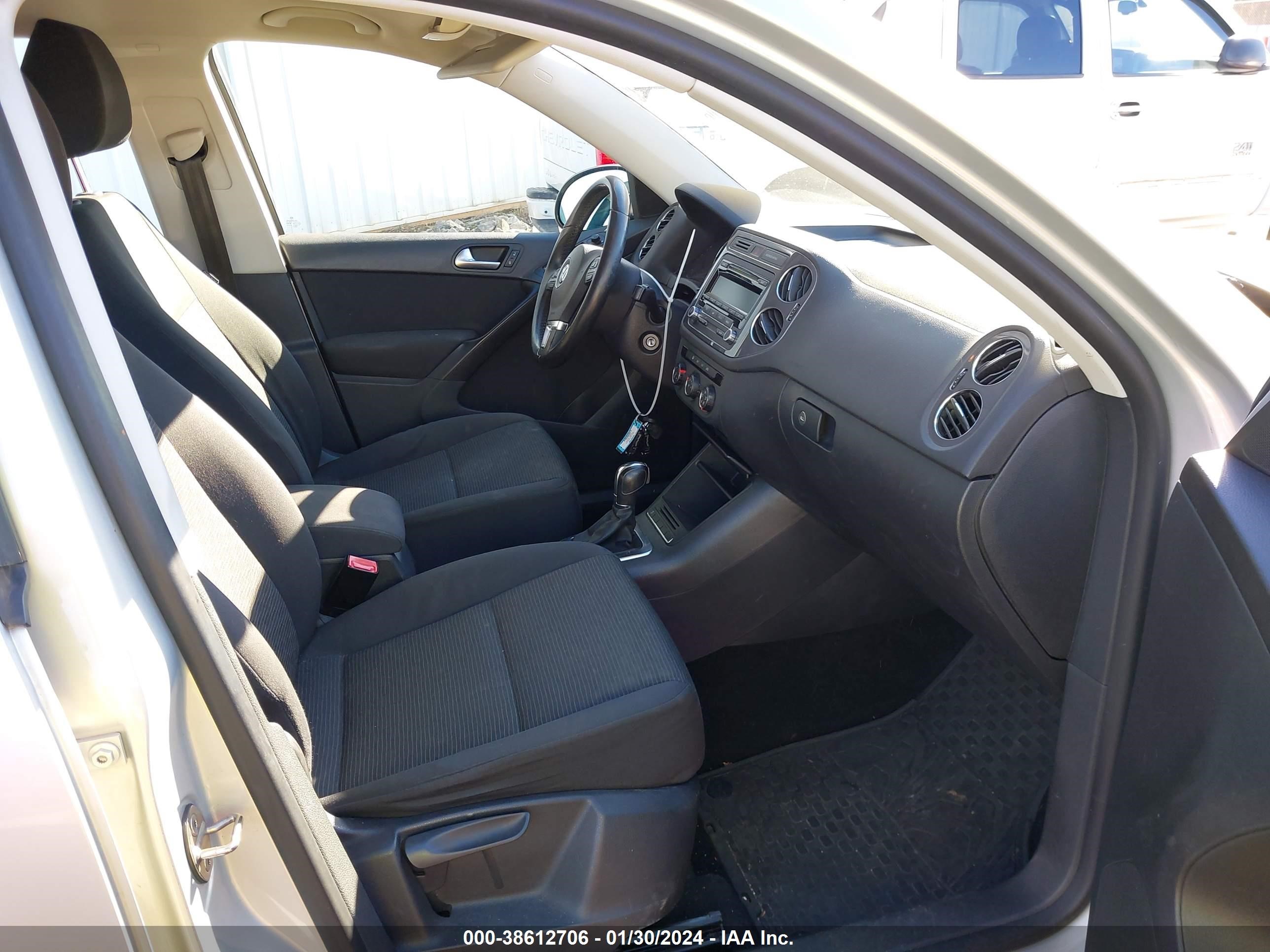 Photo 4 VIN: WVGAV7AX8DW521914 - VOLKSWAGEN TIGUAN 