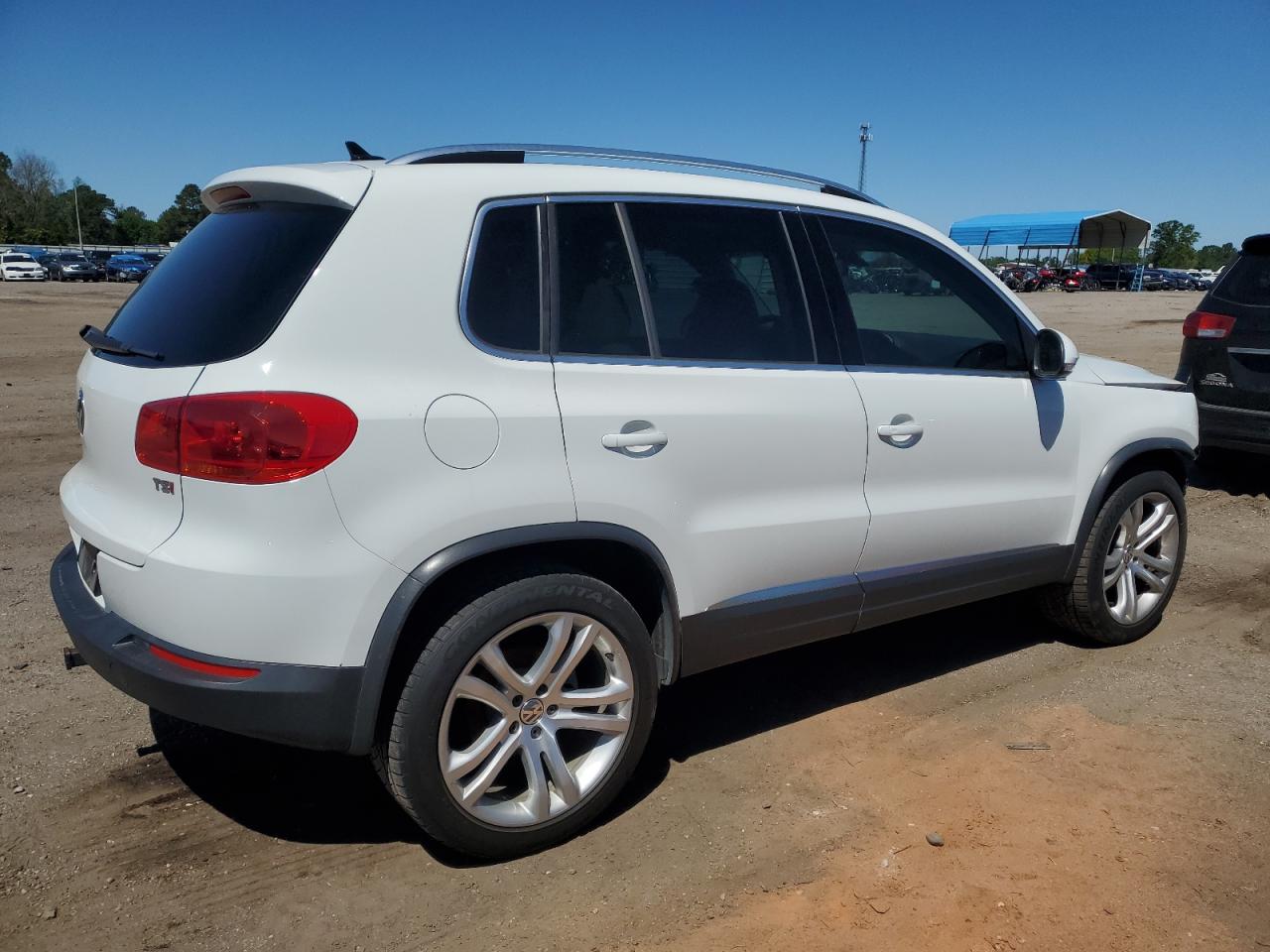 Photo 2 VIN: WVGAV7AX8GW577856 - VOLKSWAGEN TIGUAN 