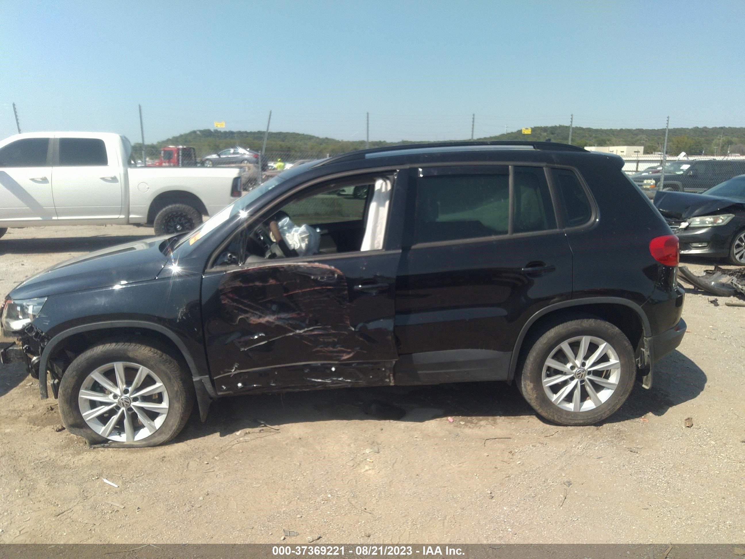 Photo 13 VIN: WVGAV7AX8HK044401 - VOLKSWAGEN TIGUAN 