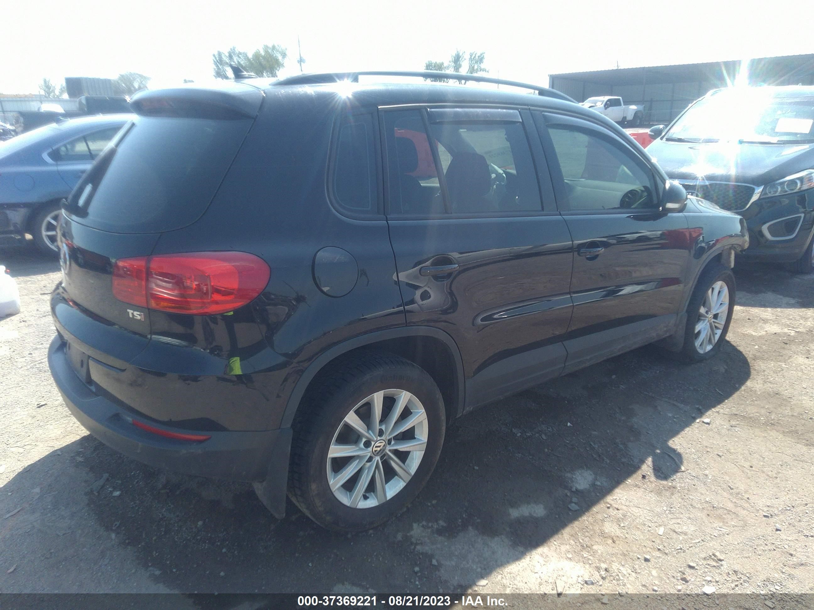 Photo 3 VIN: WVGAV7AX8HK044401 - VOLKSWAGEN TIGUAN 