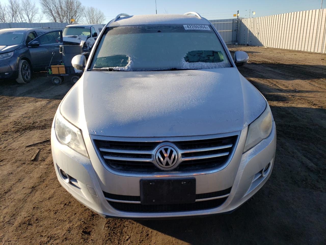 Photo 4 VIN: WVGAV7AX9AW527183 - VOLKSWAGEN TIGUAN 