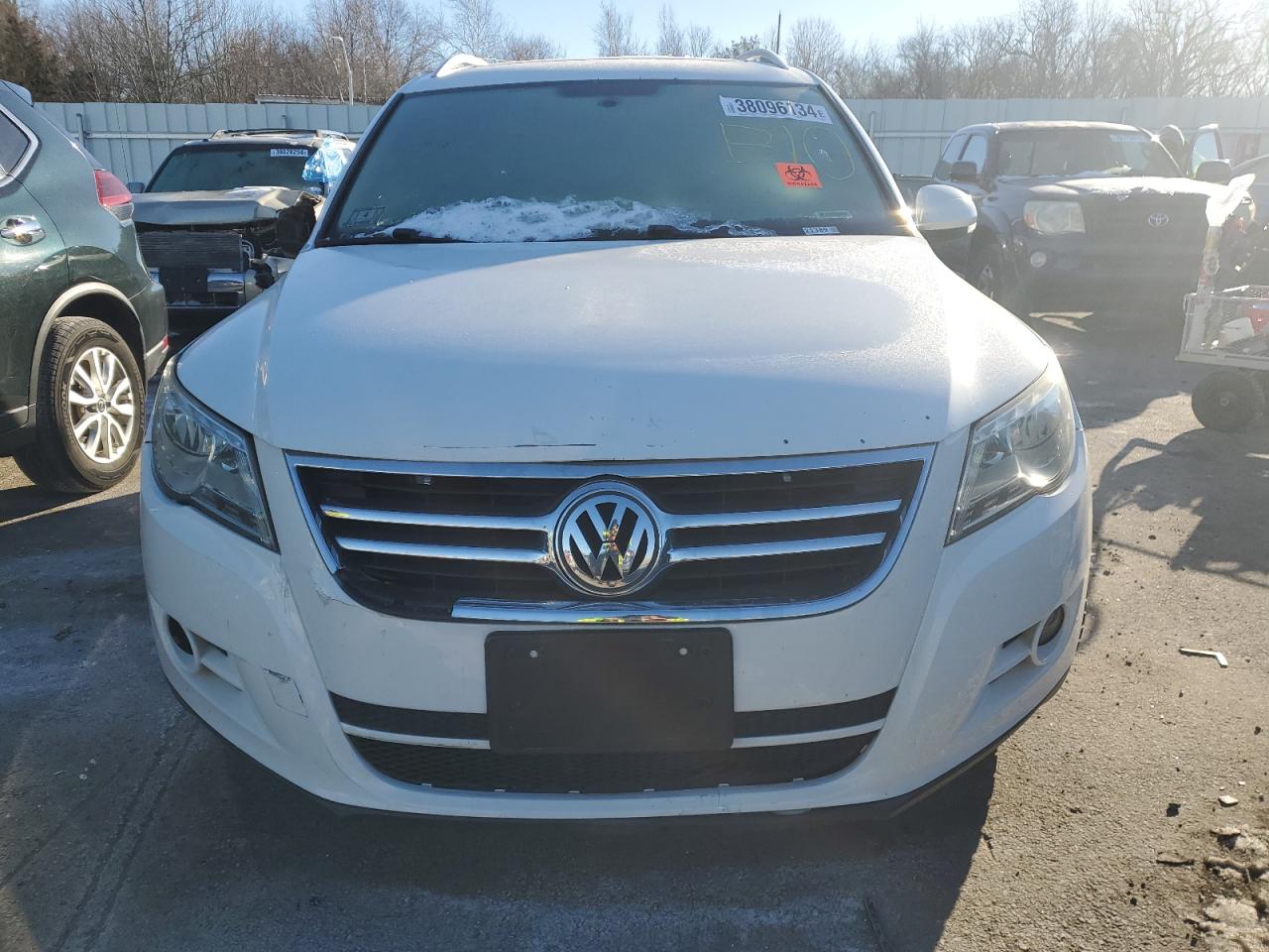 Photo 4 VIN: WVGAV7AX9AW537311 - VOLKSWAGEN TIGUAN 