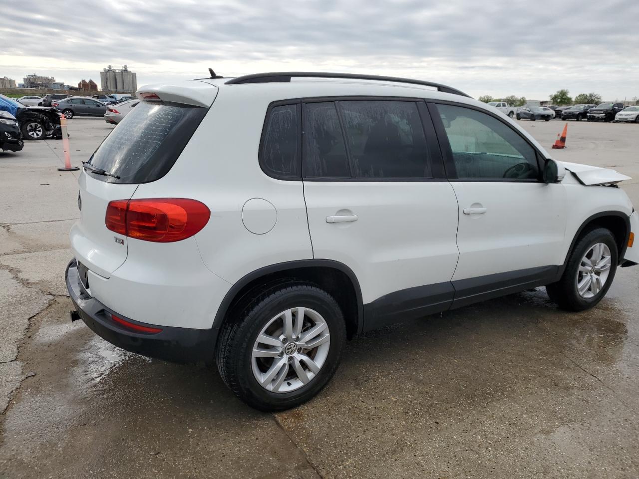 Photo 2 VIN: WVGAV7AX9GW589398 - VOLKSWAGEN TIGUAN 