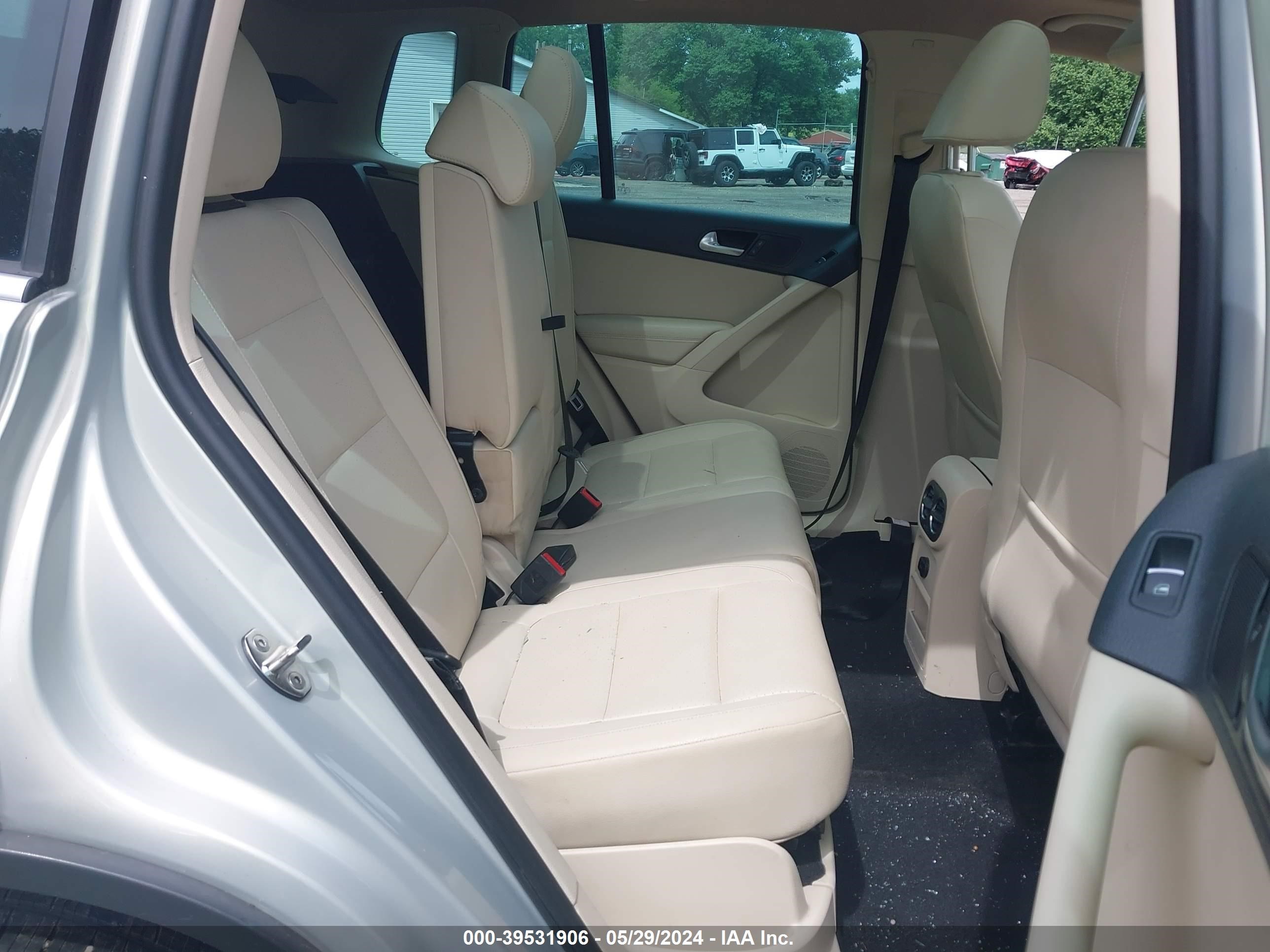 Photo 7 VIN: WVGAV7AXXCW548028 - VOLKSWAGEN TIGUAN 