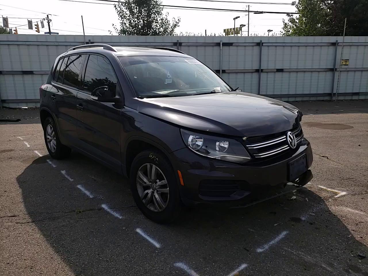 Photo 10 VIN: WVGAV7AXXGW601378 - VOLKSWAGEN TIGUAN 