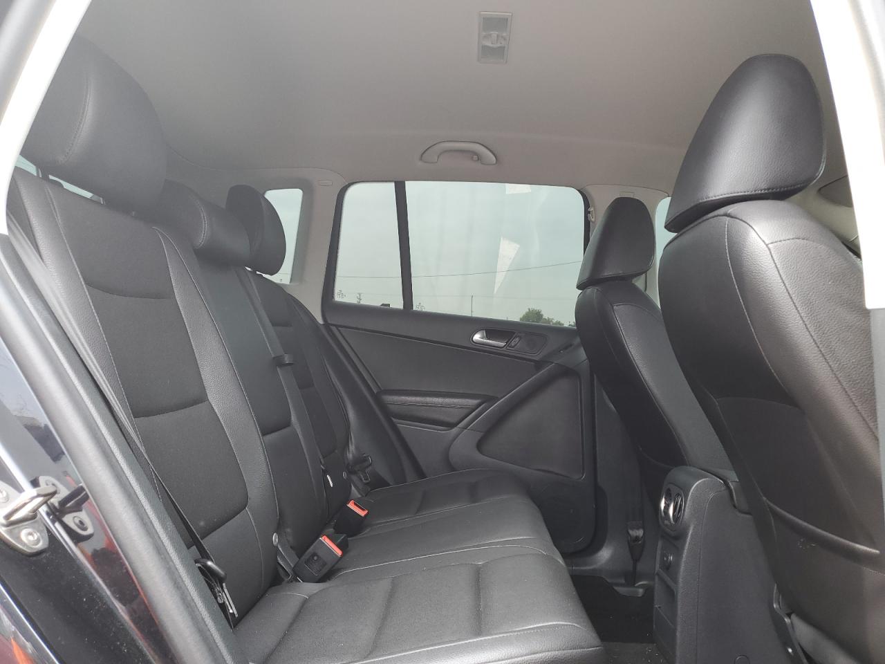 Photo 10 VIN: WVGAV7AXXHK030189 - VOLKSWAGEN TIGUAN 