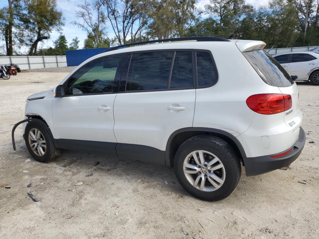 Photo 1 VIN: WVGAV7AXXHK033982 - VOLKSWAGEN TIGUAN 