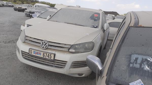 Photo 2 VIN: WVGBC27PXCD060584 - VOLKSWAGEN TOUAREG 