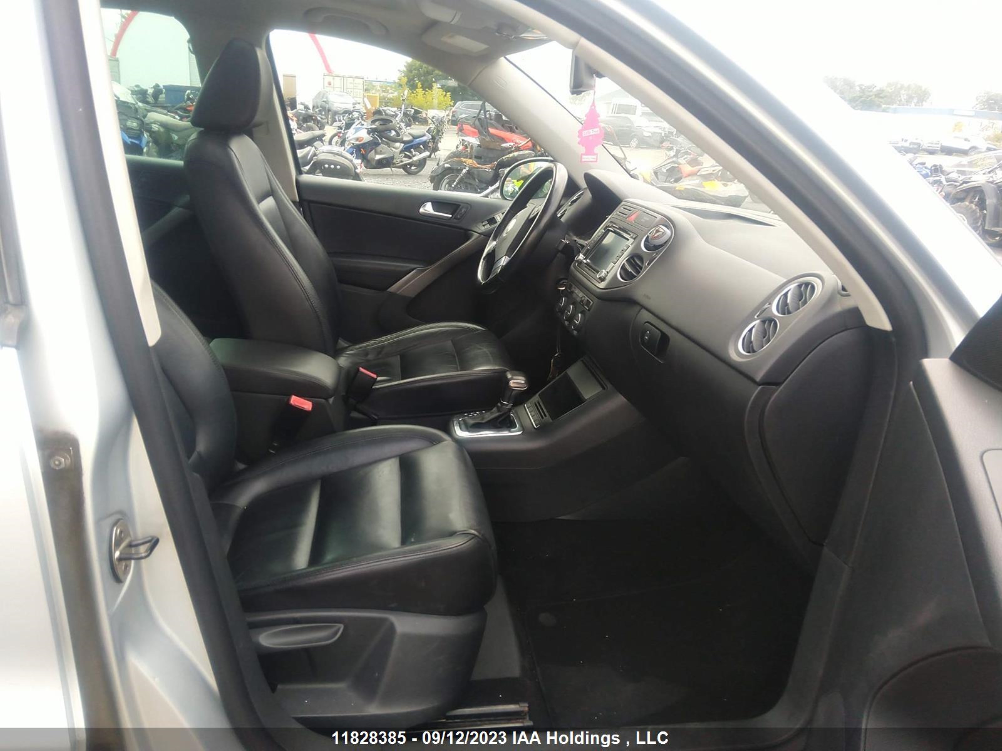 Photo 4 VIN: WVGBV7AX0AW508929 - VOLKSWAGEN TIGUAN 