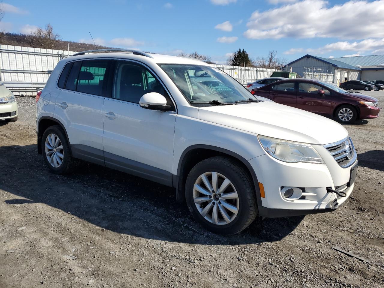 Photo 3 VIN: WVGBV7AX0BW561471 - VOLKSWAGEN TIGUAN 