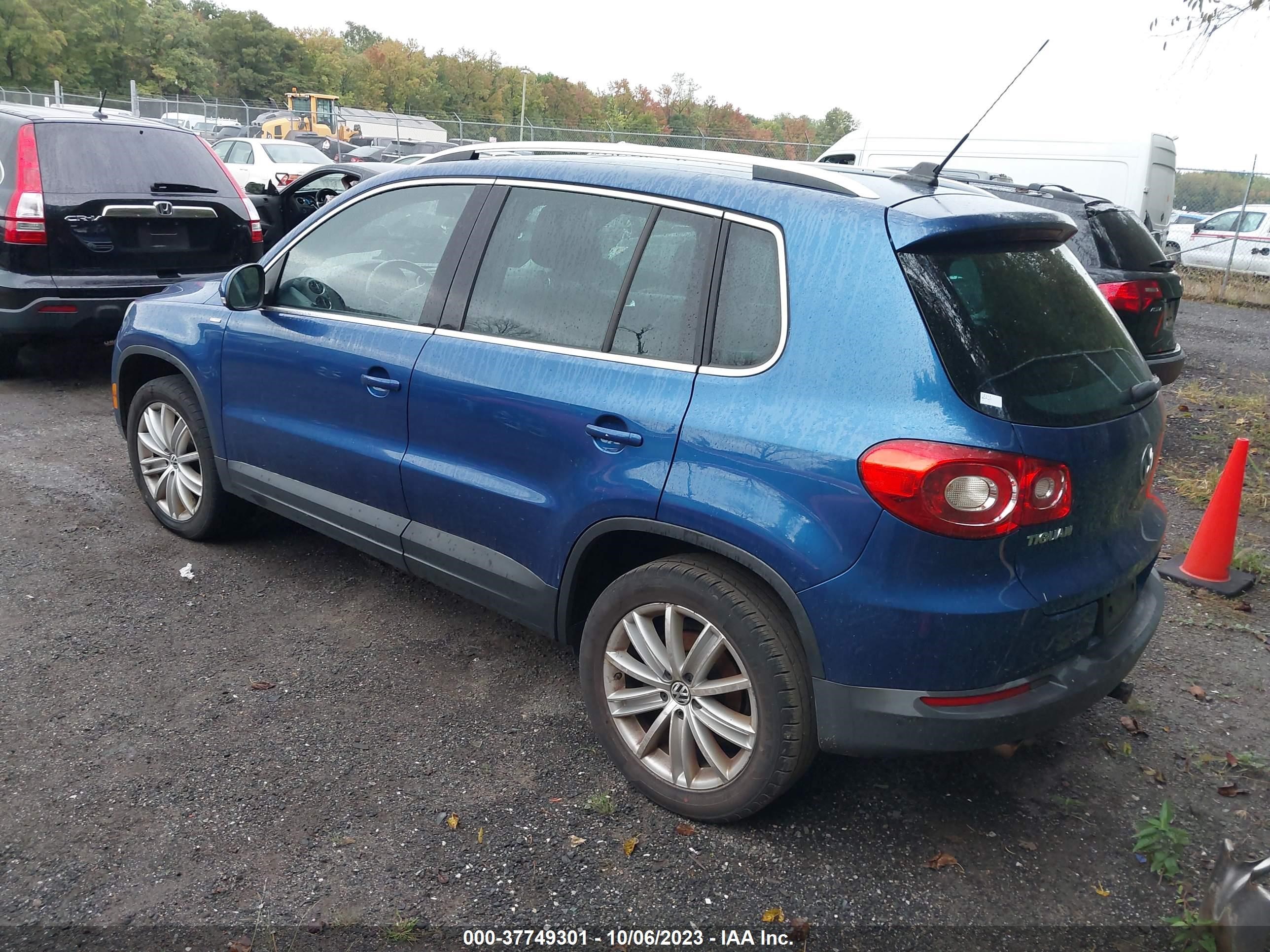 Photo 2 VIN: WVGBV7AX1AW004177 - VOLKSWAGEN TIGUAN 