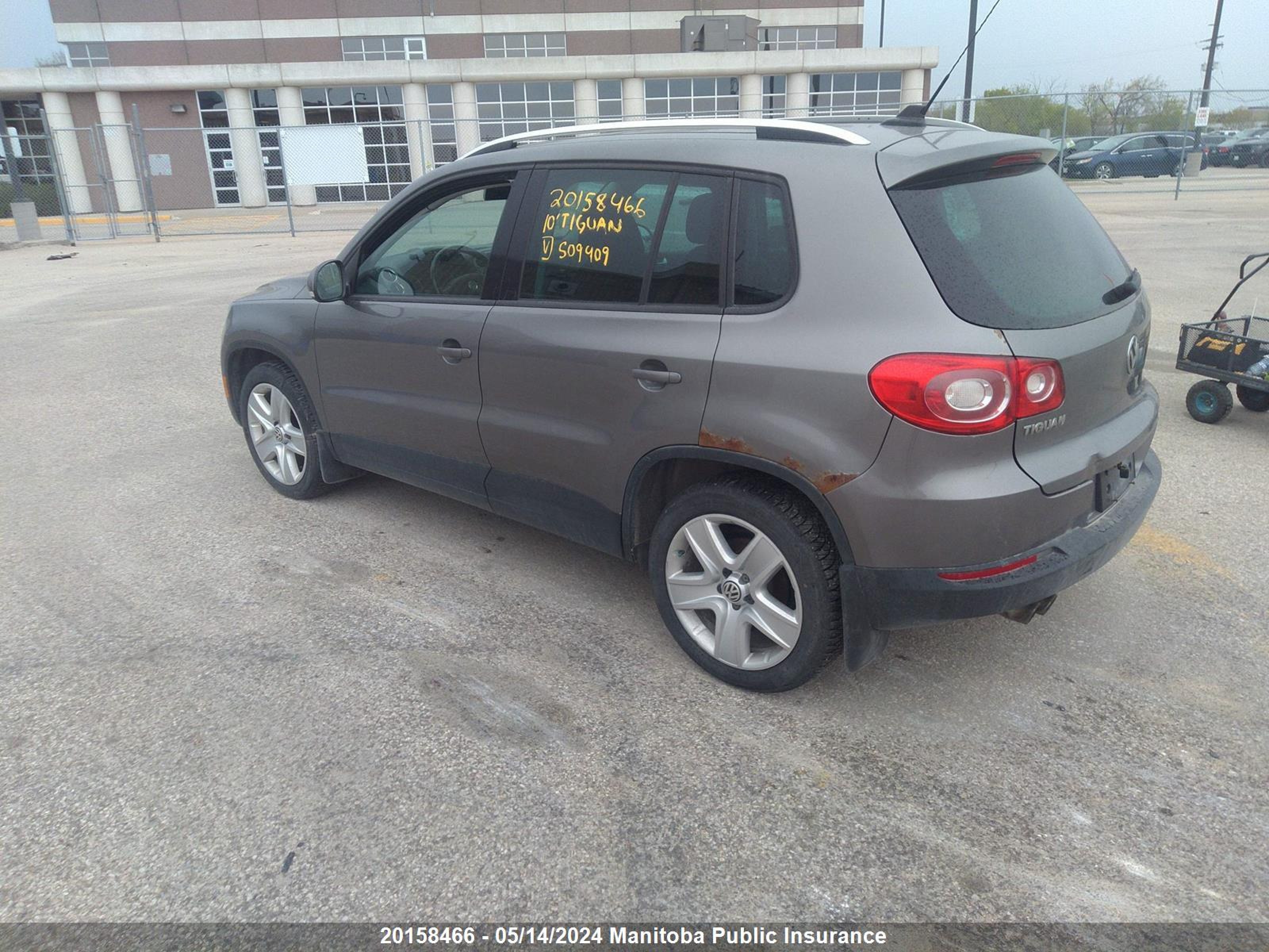 Photo 2 VIN: WVGBV7AX1AW509409 - VOLKSWAGEN TIGUAN 